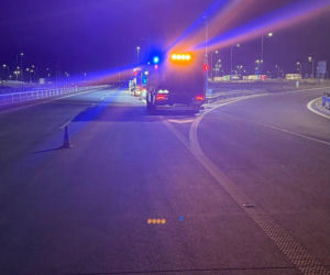 Gmina Zbuczyn: Na wysokości miejscowości Choja na autostradzie A2 auto osobowe uderzyło w barierki