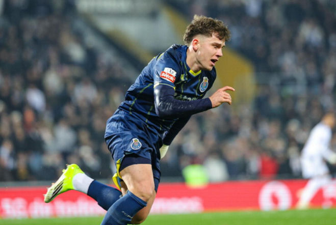 Wejście smoka Oskara Pietuszewskiego w FC Porto. Francesco Farioli zachwycony Polakiem