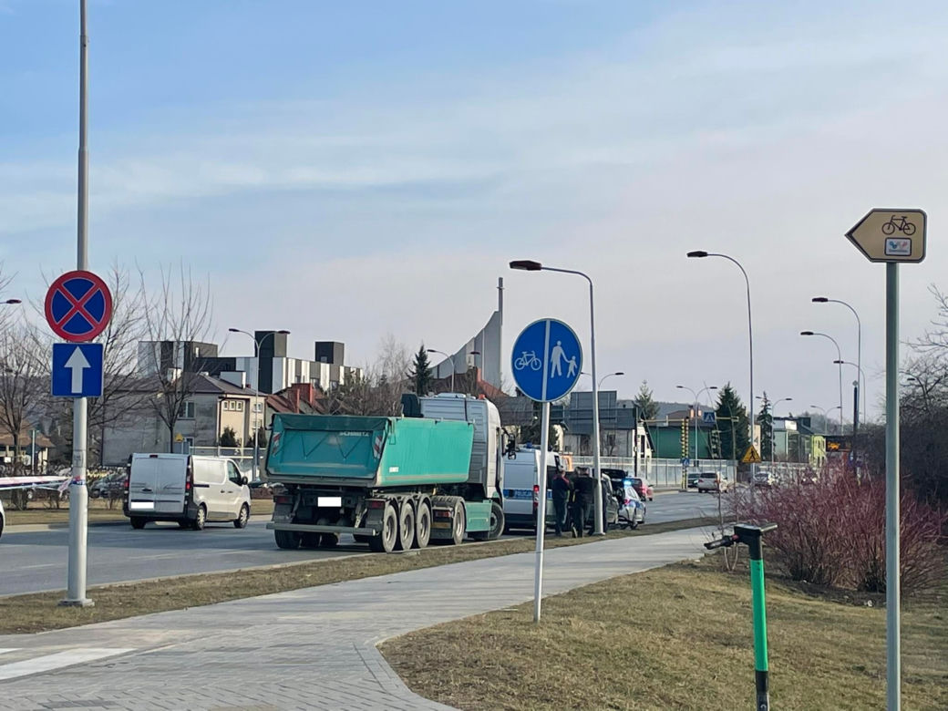 Rzeszów: Tragiczny wypadek na ul. Sikorskiego. Zginął rowerzysta [ZDJĘCIA]