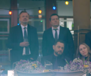 Na Wspólnej, odc. 4268. Kajtek (Mikołaj Szostek), Damian (Waldemar Błaszczyk), Sławek (Mariusz Słupiński), Daria (Patrycja Topajew), Kasia (Julia Chatys), Krzysztof  (Łukasz Konopka), Michał (Robert Kudelski)