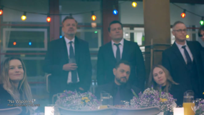 Na Wspólnej, odc. 4268. Kajtek (Mikołaj Szostek), Damian (Waldemar Błaszczyk), Sławek (Mariusz Słupiński), Daria (Patrycja Topajew), Kasia (Julia Chatys), Krzysztof  (Łukasz Konopka), Michał (Robert Kudelski)