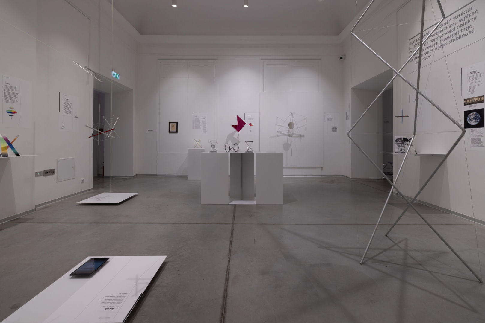 Wystawa Jerzego Porębskiego w Salonie Akademii: „I cóż z tego, że świat wisi na włosku?”