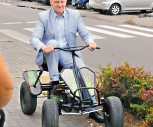 Gowin ściąga skarpety by pokonać Tuska
