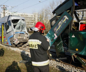WROCŁAW: Zderzenie trzech TRAMWAJÓW - YOUTUBE, 21 osób RANNYCH