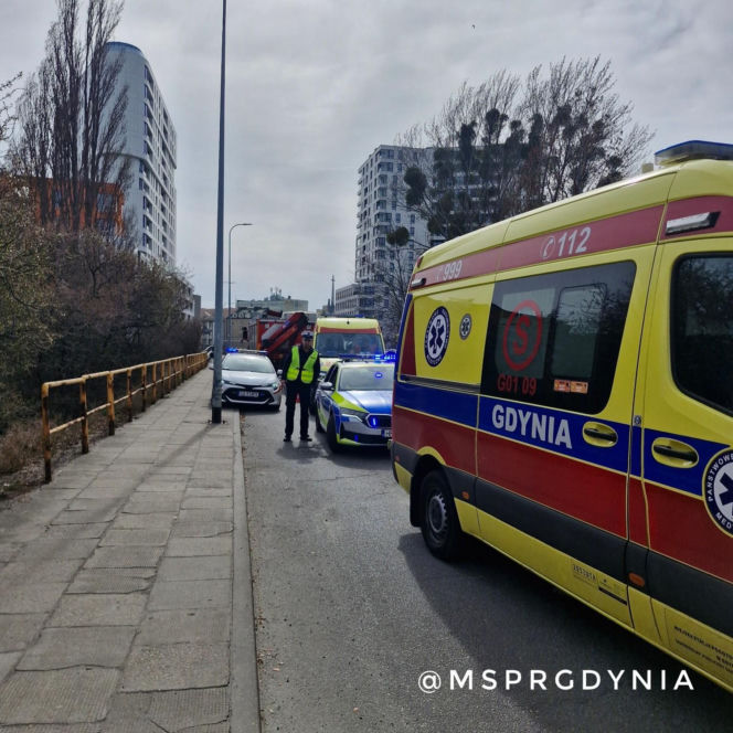 Na miejscu pracowały zespoły ratownictwa medycznego, które udzieliły pomocy poszkodowanym i zabezpieczyły miejsce zdarzenia