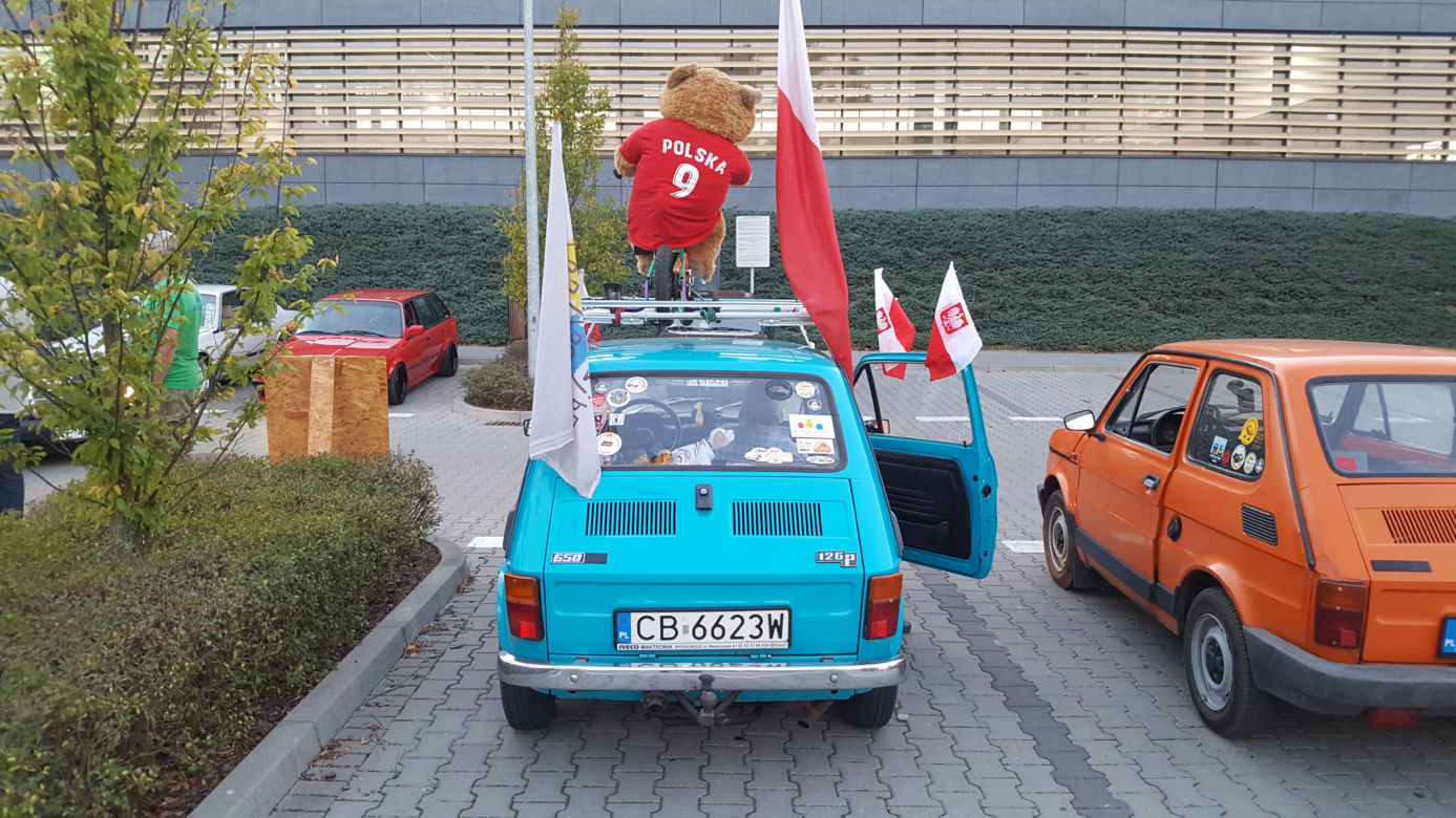Bydgoskie Klasyki Nocą po raz kolejny oczarowały miłośników zabytkowych aut!