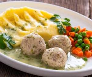 Klopsiki z indyka w sosie koperkowym jak u mamy. Lekkie, a rozpływają się w ustach