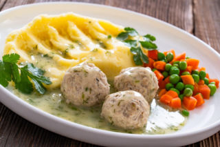 Klopsiki z indyka w sosie koperkowym jak u mamy. Lekkie, a rozpływają się w ustach