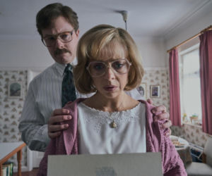 Daniel Rigby jako Vernon Dursley i Bel Powley jako Petunia Dursley