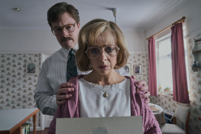 Daniel Rigby jako Vernon Dursley i Bel Powley jako Petunia Dursley