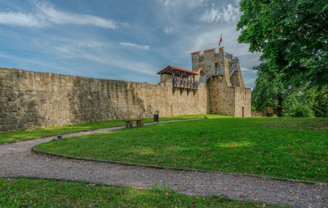 To miasto w Małopolsce ma jeden z najpiękniejszych zamków. Jan Długosz pisał w nim swoje kroniki