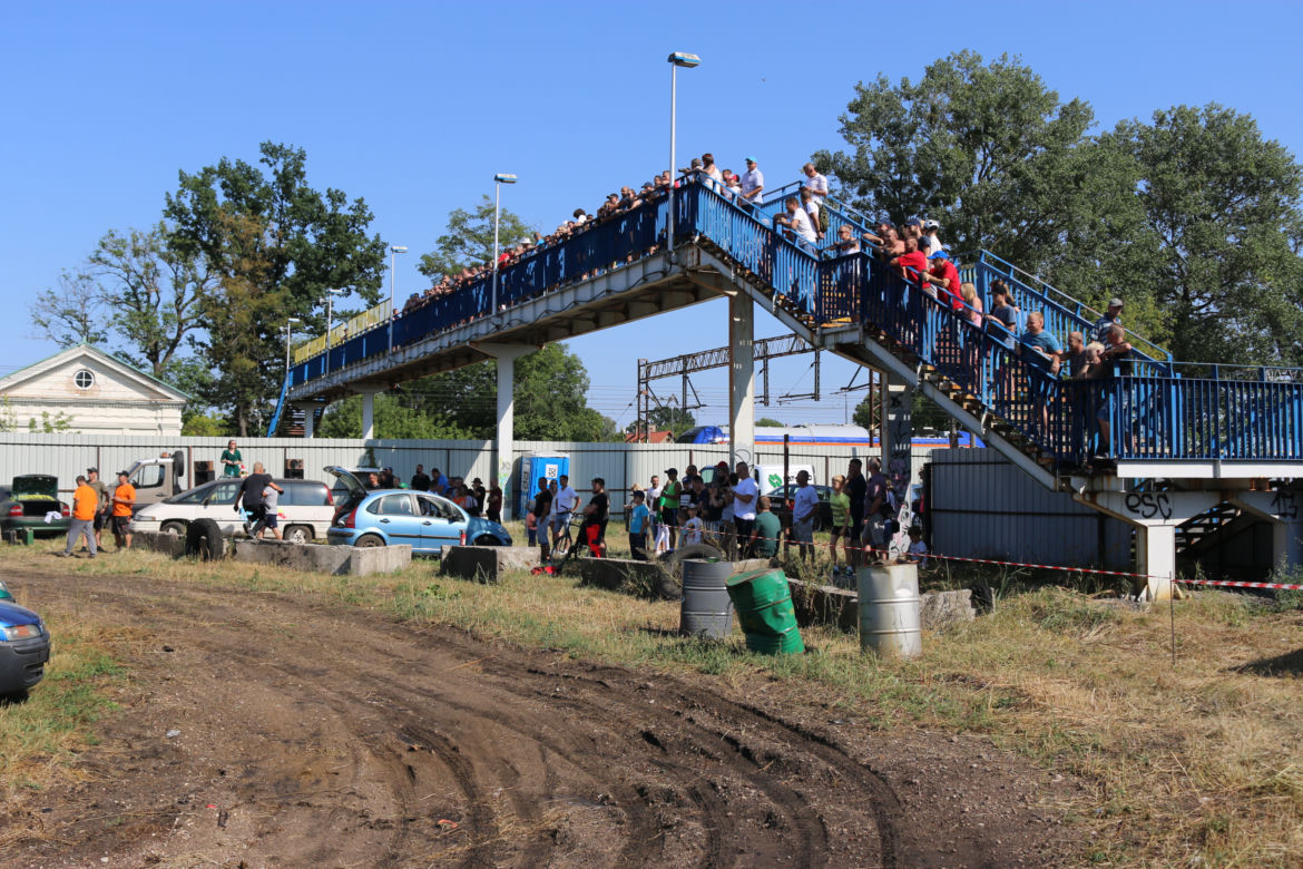 Charytatywny Wrak Race. Andrzej z Plutycz i Adam Kraśko zbierali pieniądze dla chorej Dominiki