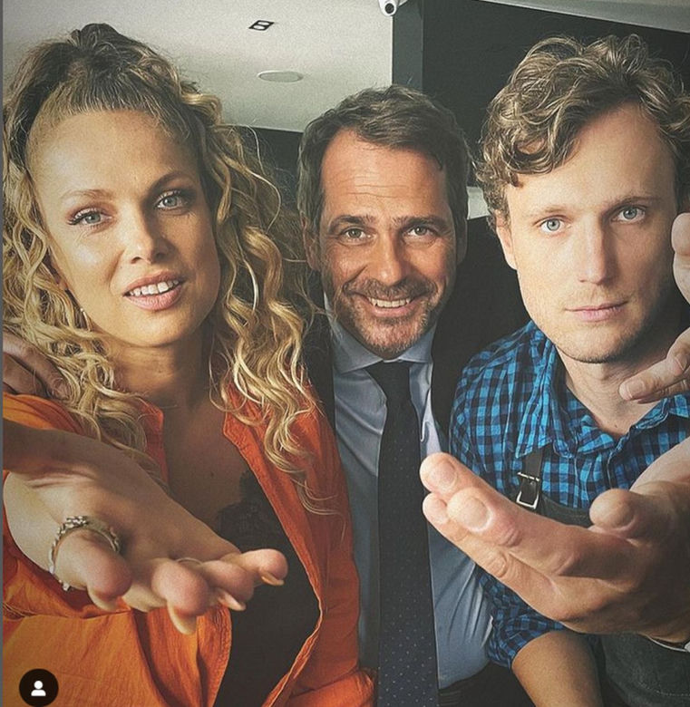 Przyjaciółki na planie 20 sezonu. Joanna Liszowska (Patrycja), Paweł Deląg (Wiktor), Karol Dziuba (Dawid)