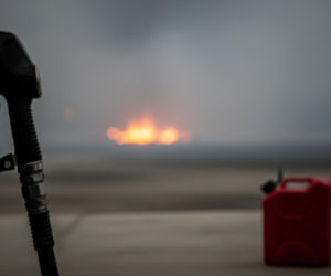 Pożar samochodu w Niemczech. Jak jedna iskra zmieniła tankowanie w płomienny koszmar?