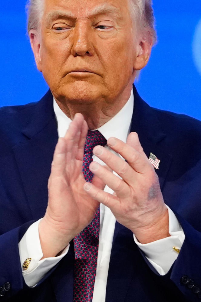 Tajemniczy znak na ręce Trumpa! Rzeczniczka tłumaczy