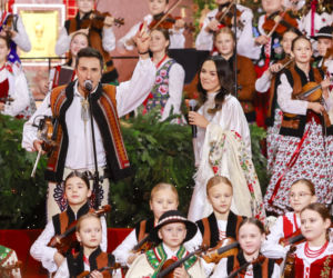 Gwiazdy pokazały dzieci podczas koncertu Wspólne kolędowanie w TVN. Show skradła jednak domniemana żona Wojewódzkiego