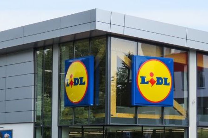 Lidl - walka o kurtki w supermarkecie szokuje internautów [VIDEO] 