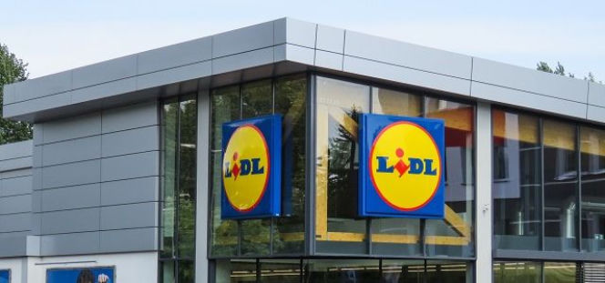 Lidl - walka o kurtki w supermarkecie szokuje internautów [VIDEO] 