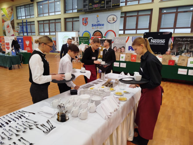 Już po raz ósmy w Siedlcach rywalizowali młodzi kelnerzy z całej Polski