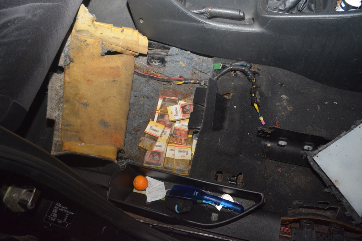 Opel Zafira z nielegalnymi papierosami