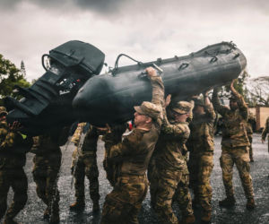 Pentagon planuje operacje lądowe w Iranie. Teheran grozi „podpaleniem” amerykańskich wojsk