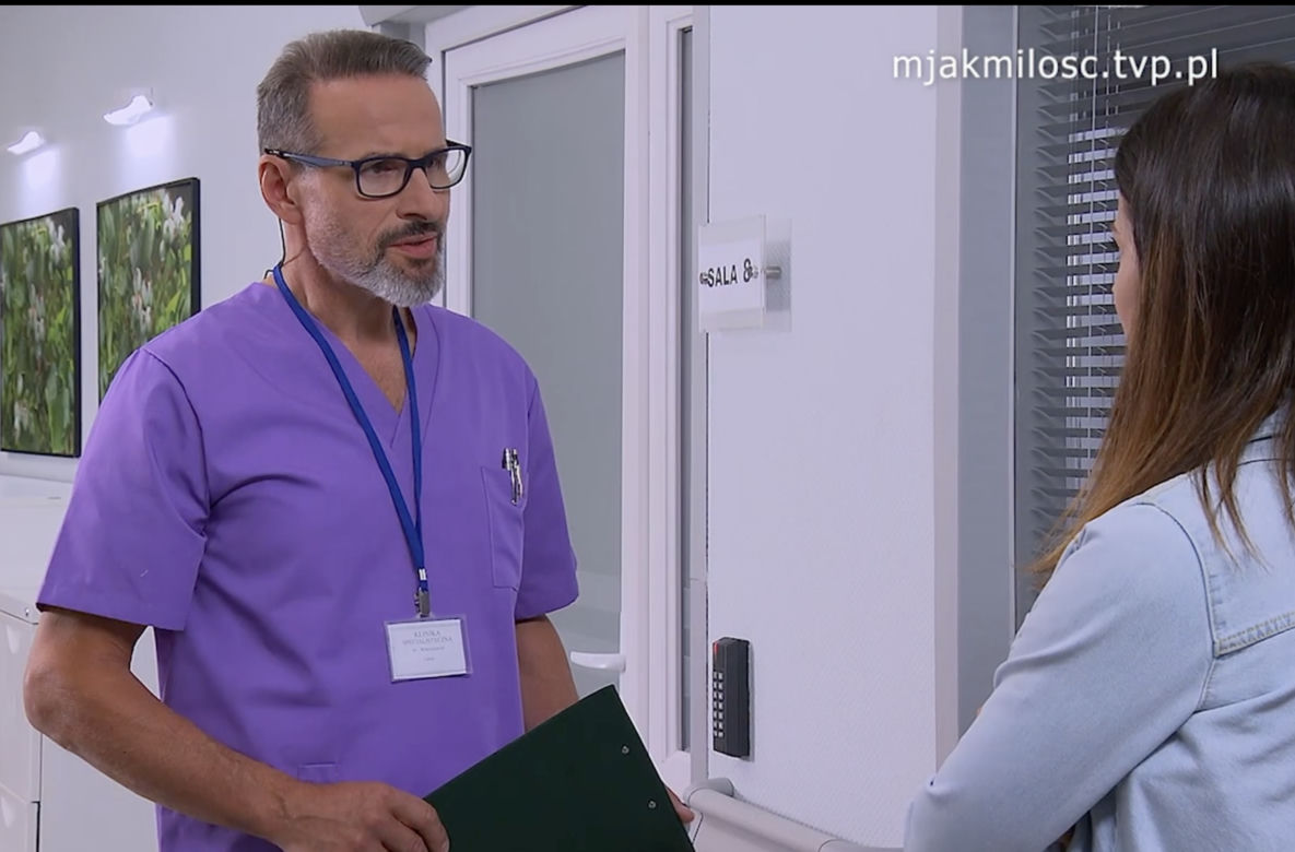 M jak miłość. Lekarz Jakuba (Krzysztof Kwiatkowski), Kasia (Paulina Lasota)
