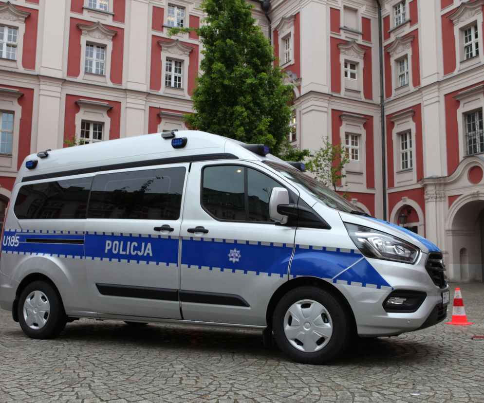 Policyjny Ford Transit za 300 tys. złotych