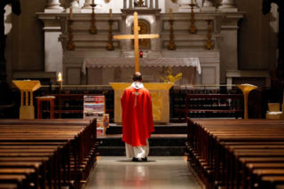 Koniec przywilejów! Rząd Tuska każe płacić pierwszej damie, księżom i rolnikom