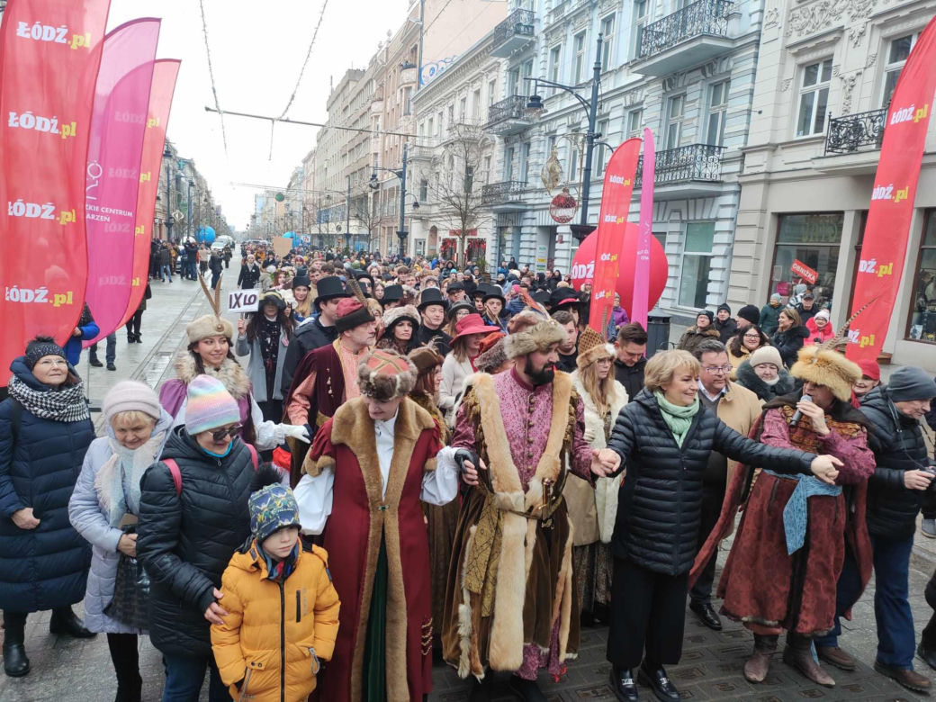 Polonez dla Łodzi. Setki łodzian we wspólnym tańcu [ZDJĘCIA]