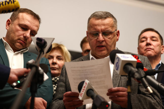 Górnicy opuszczają Kopalnię Węgla Kamiennego Silesia w Czechowicach-Dziedzicach