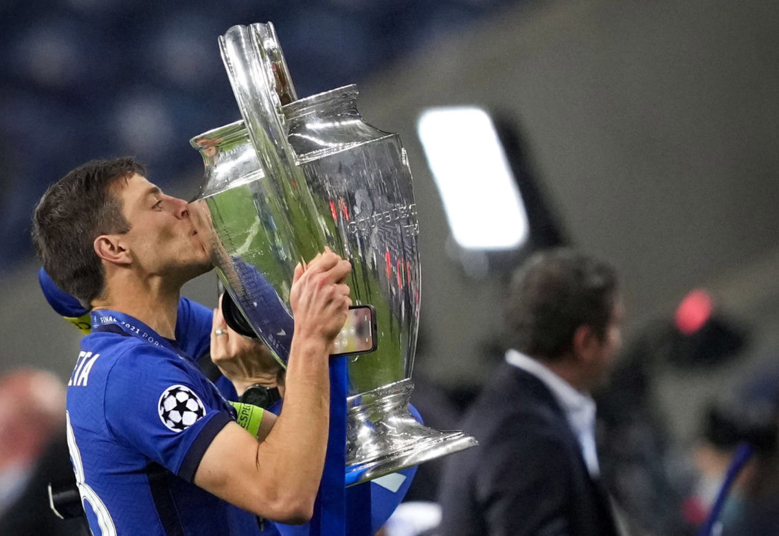 Piłkarze i kibice Chelsea Londyn świętują wygranie Ligi Mistrzów po zwycięstwie w finale 1:0 z Manchesterem City 