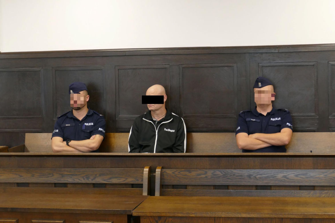 Tomek położył się odpocząć na podłodze. Już nie wstał. Został zadźgany przez znajomego