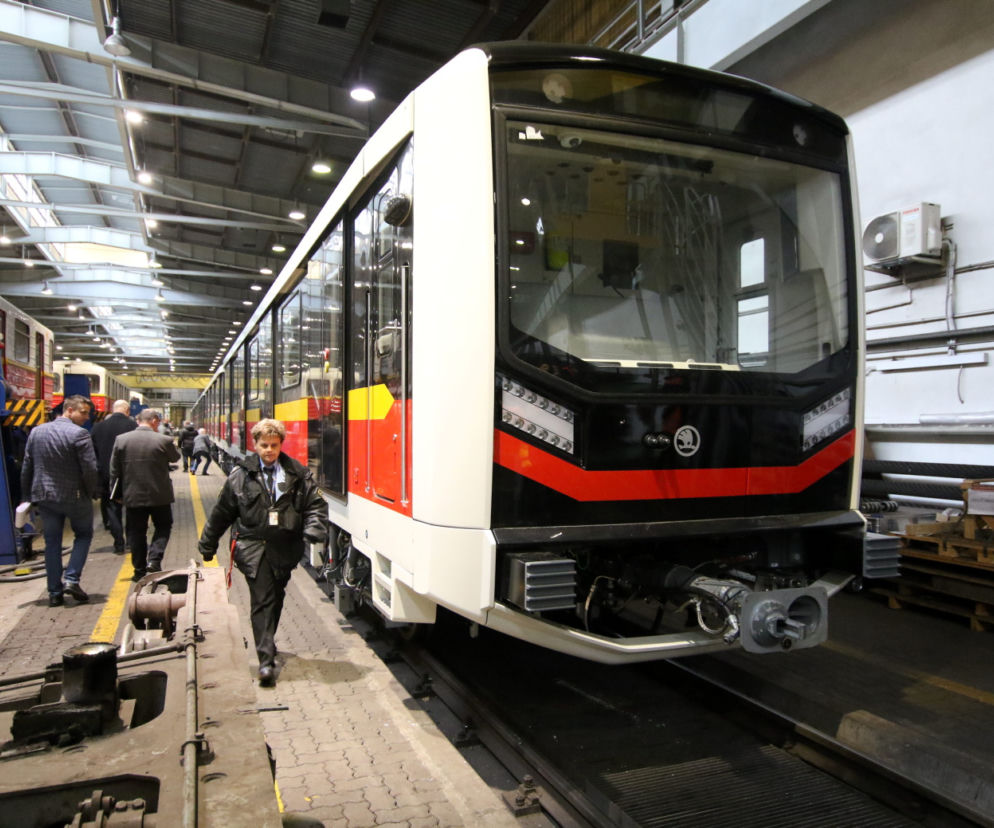 Powitaliśmy nowy pociąg metra. Skoda Varsovia jest już w Warszawie