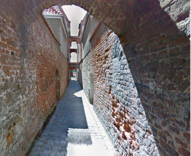 Najpiękniejsza uliczka w woj. warmińsko-mazurskim. Otwiera się tylko na kilka godzin