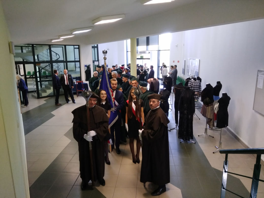 Inauguracja roku akademickiego na UTH. Ponad 2000 żaków rozpocznie naukę na uniwersytecie