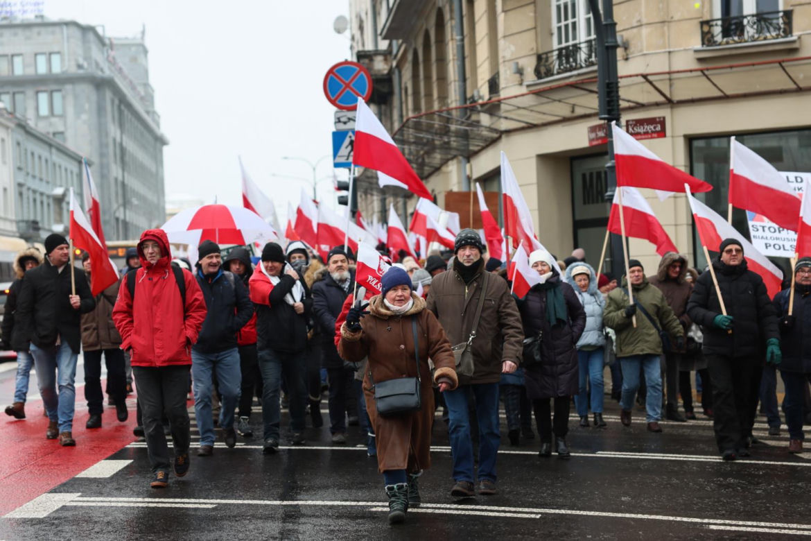 Tłumy rozpoczęły protest pod Sejmem! Uczestnicy solidarni z Mariuszem Kamińskim i Maciejem Wąsikiem