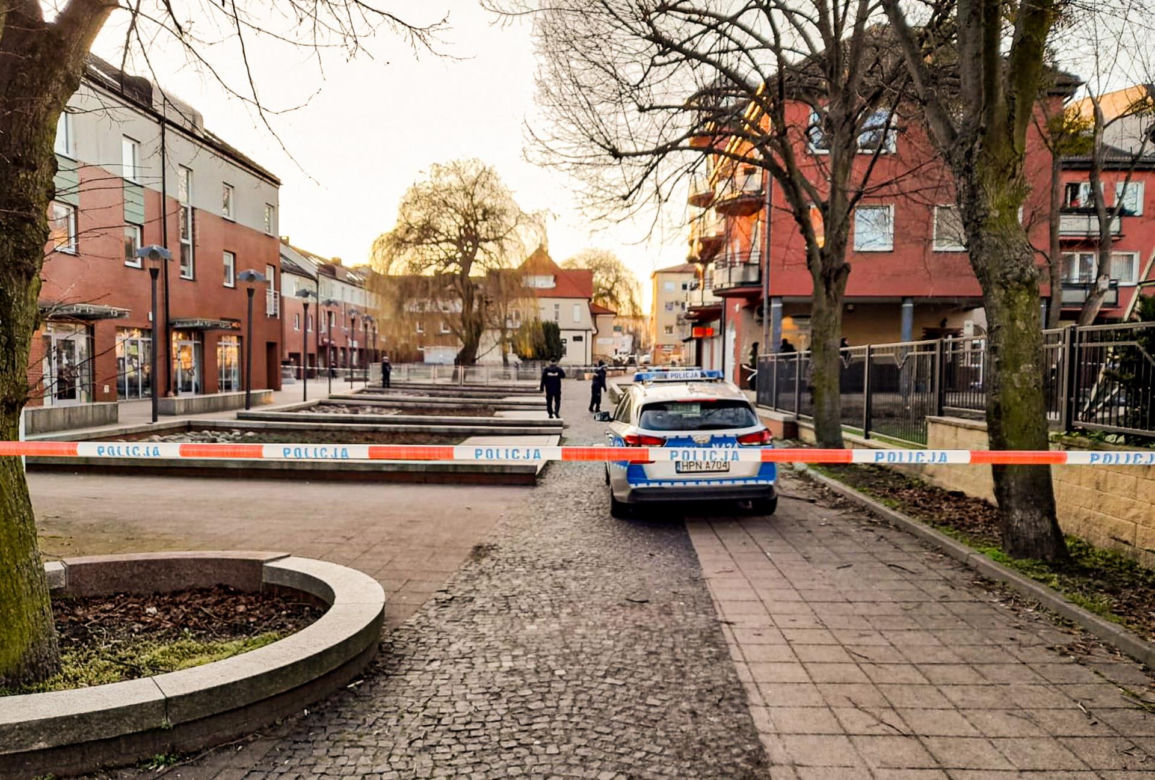 Zdetonował ładunek wybuchowy w sklepie. Ucieczkę przed policją skończył w rowie