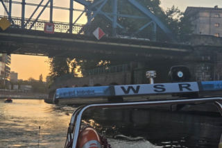 Przerażające sceny we Wrocławiu. Szukali jej pod wodą, tworząc łańcuch życia