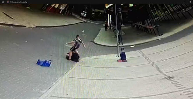 W kilkadziesiąt sekund zabił pana Franciszka. Wstrząsający film z targu w Rawie Mazowieckiej