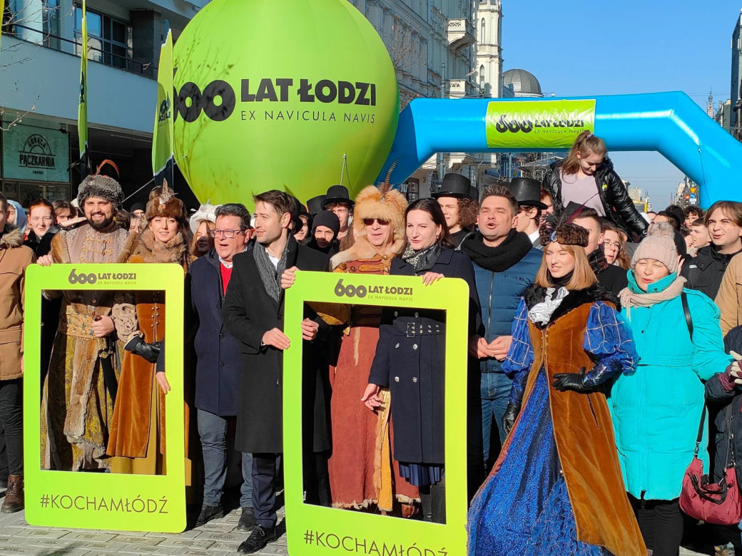 Polonez dla Łodzi. Zobacz, jak zatańczyli go mieszkańcy