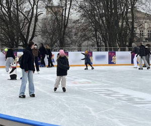 Lodowisko wróciło do centrum Lublina. Plac Litewski znów pełen łyżwiarz