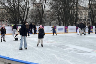 Lodowisko wróciło do centrum Lublina. Plac Litewski znów pełen łyżwiarz