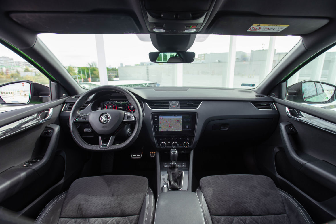 Skoda Octavia RS Challenge vs Peugeot 308 GTi