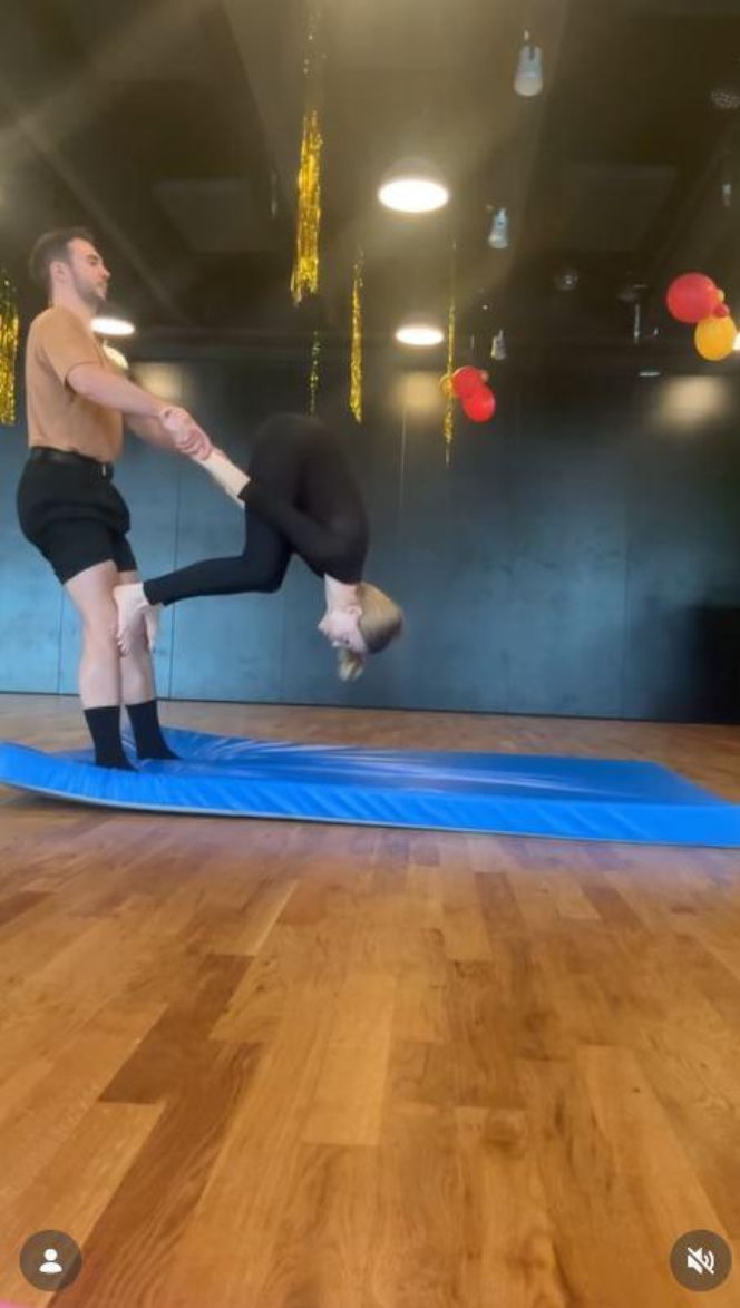 Izabella Miko, Albert Kosiński