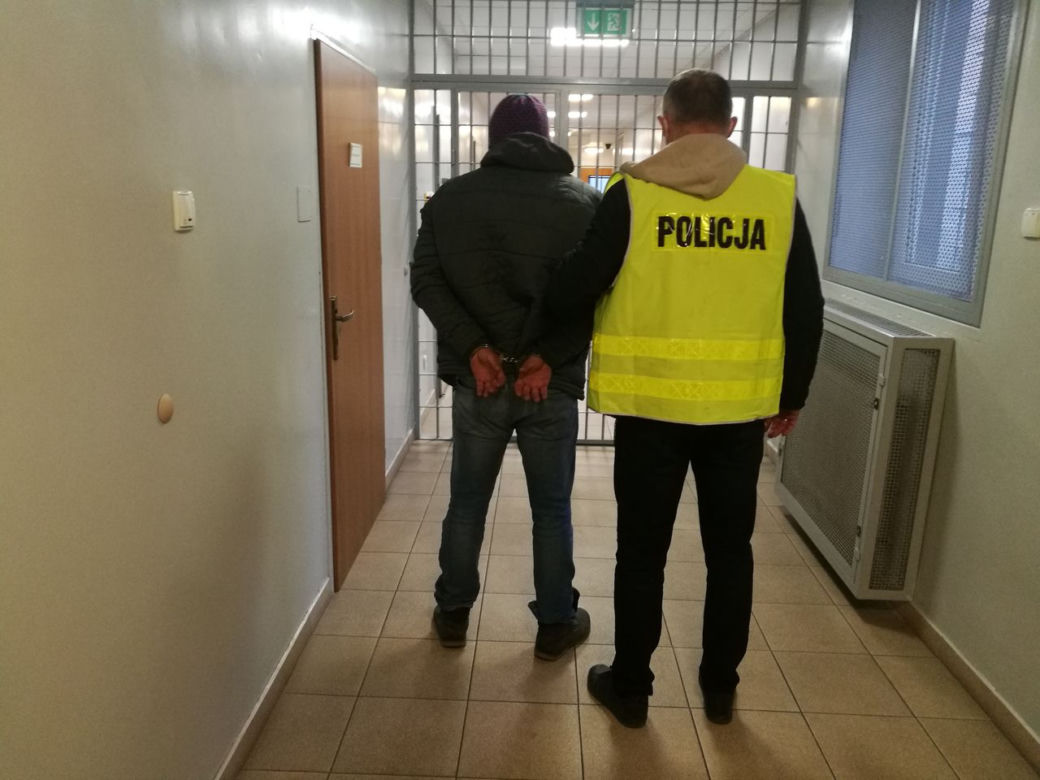 Sieradz: Chcieli wyrzucić w lesie KILKANAŚCIE ton ŚMIECI! 