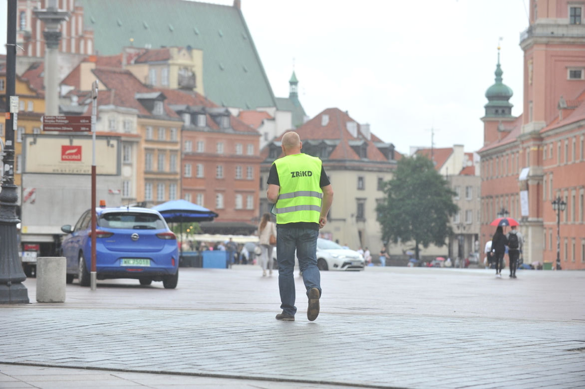 Kawałki Traktu Królewskiego można zabrać do domu. Reprezentatywne ulice stolicy są w opłakanym stanie!