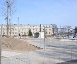 Remont przed dworcem PKP w Iławie - marzec 2020