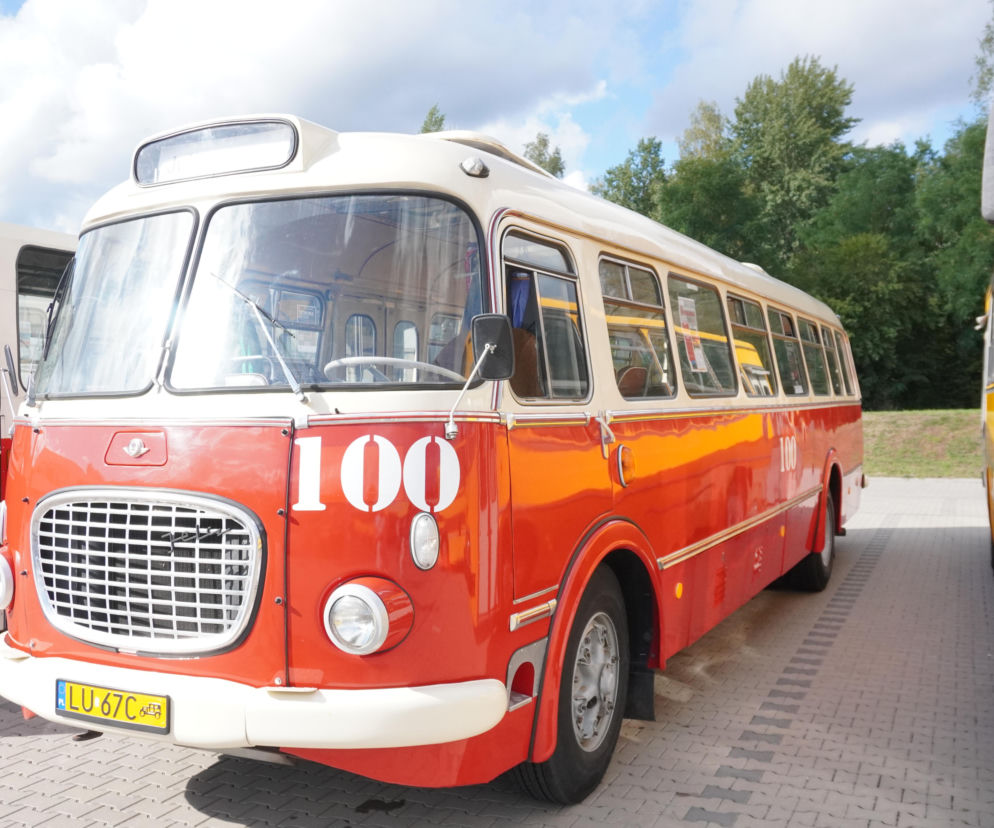 Kultowe autobusy wyjechały na ulice Starachowic. III Zlot Zabytkowych Autobusów 