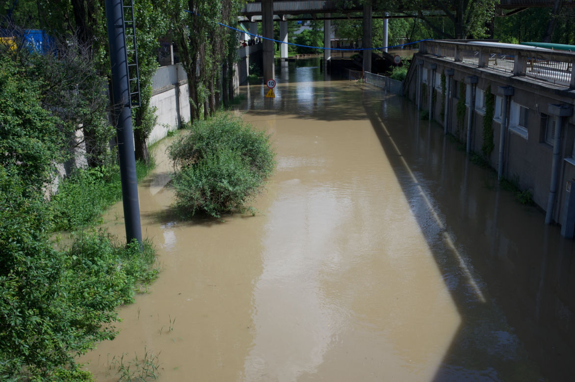 Wisła zalewa stolicę