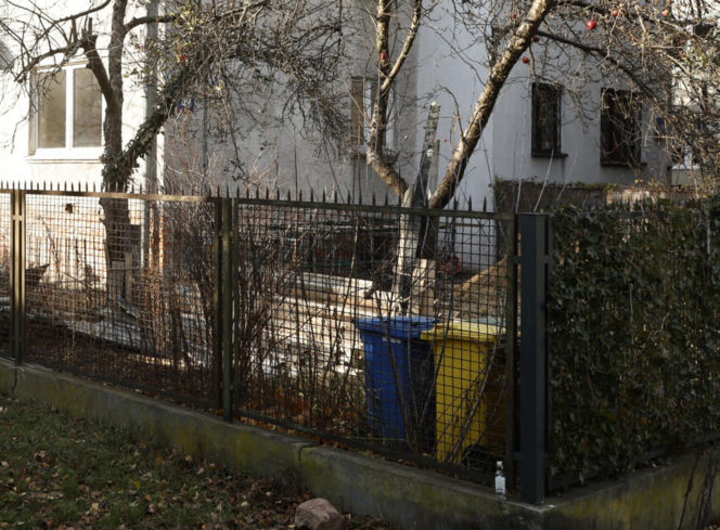 Wiercą Kaczyńskiemu za ścianą